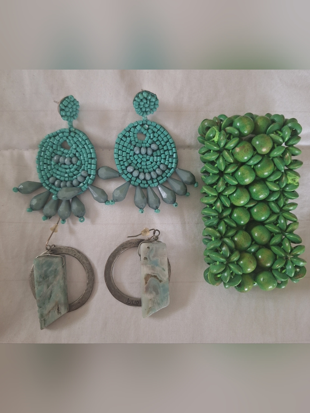 LOT of Women's Jewelry (2 pairs of earrings, 1 bracelet)